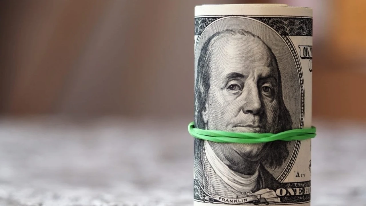 بنوك عالمية تعلن نهاية موجة صعود الدولار بعد فقدان العملة جاذبيتها الدولية